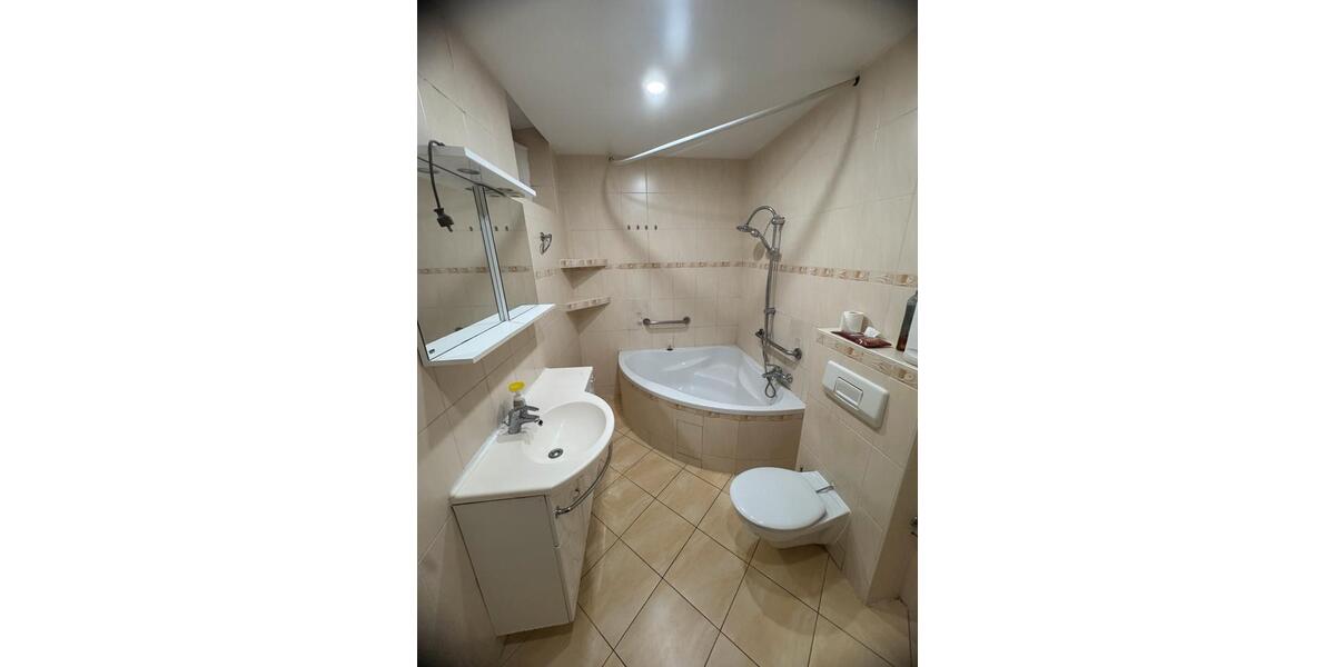 HELLE NEU RENOVIERTE 3 ZIMMER WOHNUNG zimmer