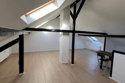 Erstbezug nach Modernisierung: Charmante 1-Zimmer-Dachgeschosswohnung mit EBK 1 zimmer