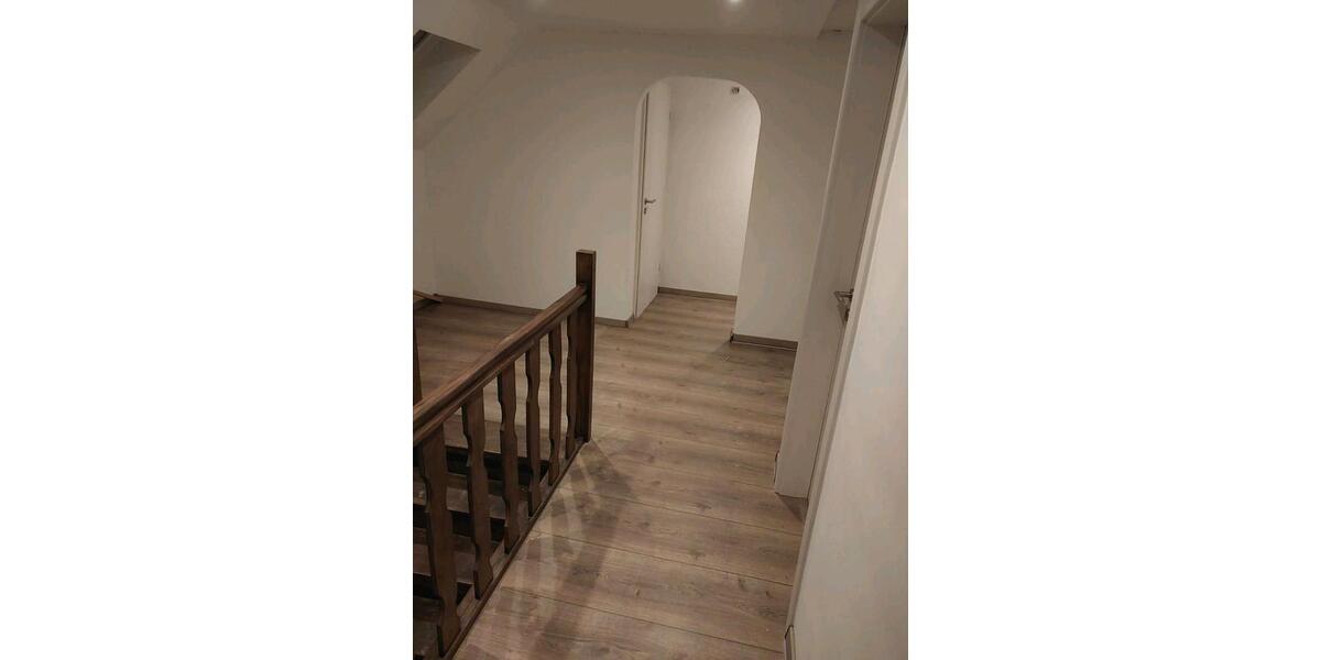 Maisonettenwohnung Üttfeld - 7 Zimmer, 140 m&sup2;, 1.150&euro; | Angebot:25820948