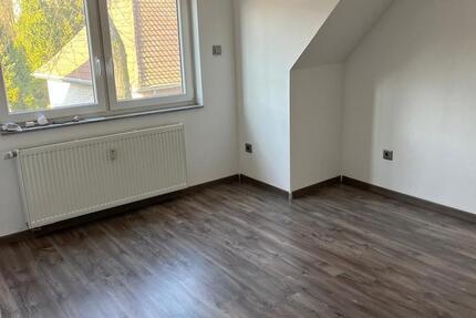 Großzügig Moderne Dachgeschoss Wohnung 3 zimmer