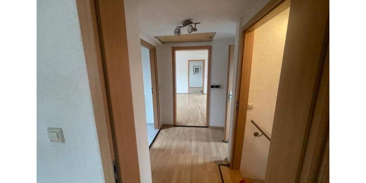 Dachgeschoßwohnung Gäufelden - 3 Zimmer, 73 m&sup2;, 1.200&euro; | Angebot:24257038