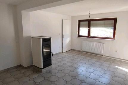 Haus Niedernhausen - 4 Zimmer, 90 m&sup2;, 1.650&euro; | Angebot:27620680