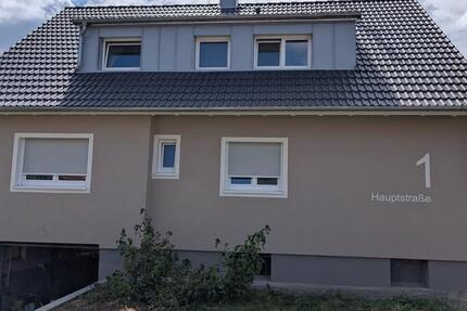 2,5-Zimmer-DG-Wohnung mit Balkon in kernsaniertem Haus zimmer