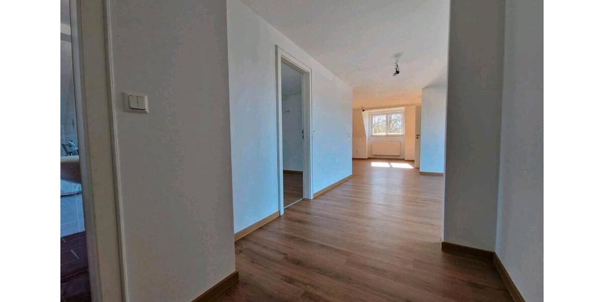 Dachgeschoßwohnung Schleusingen - 2.5 Zimmer, 72 m&sup2;, 630&euro; | Angebot:26112911