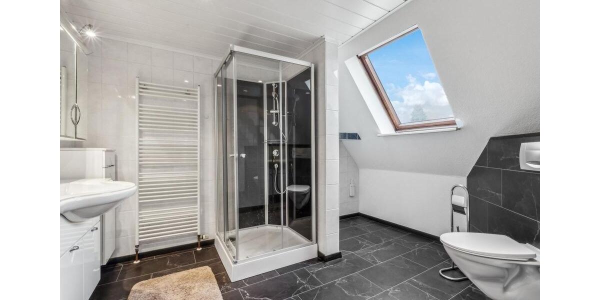 Dachgeschoßwohnung Bergen - 2 Zimmer, 50 m&sup2;, 750&euro; | Angebot:24744712