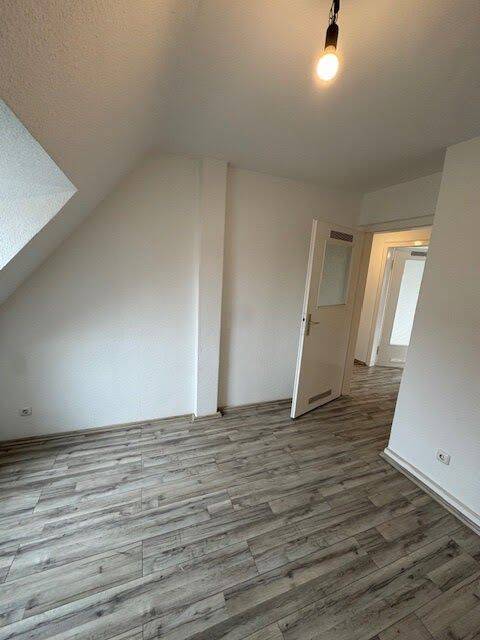 **2 Kaltmieten sparen** Geräumige, zentrale FamilienWohnung im Dachgeschoss