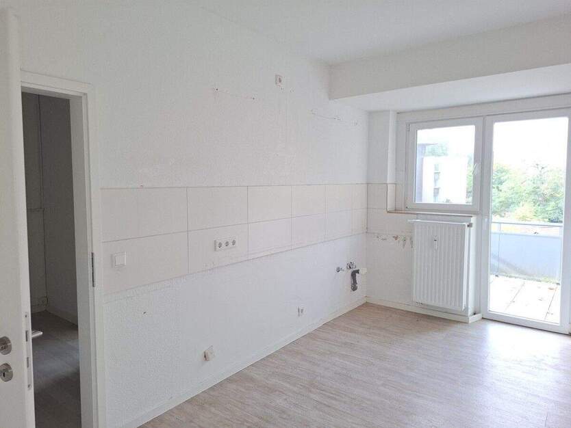 Gelsenkirchen-Erle! Modernisierte Altbau-Dachgeschosswohnung mit Süd-Westbalkon. 2 zimmer