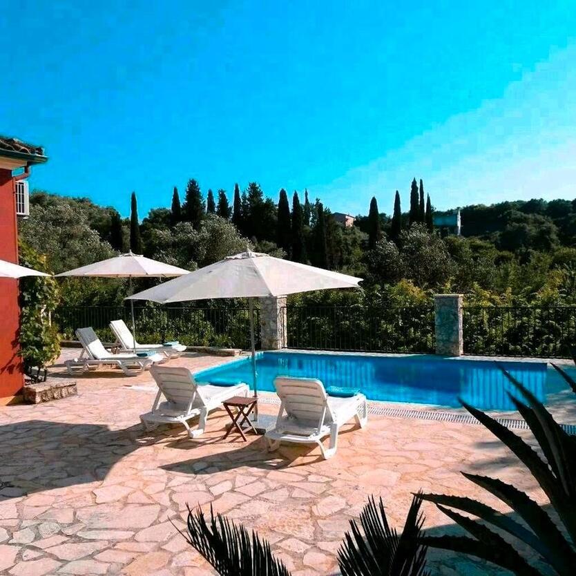 Ferienhaus auf Korfuruhige-zentrale Lage, privater Pool!