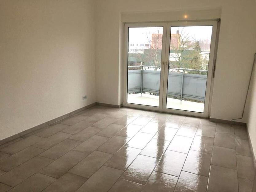 Helle, modernisierte 2- Zimmerwohnung mit Balkon, provisionsfrei