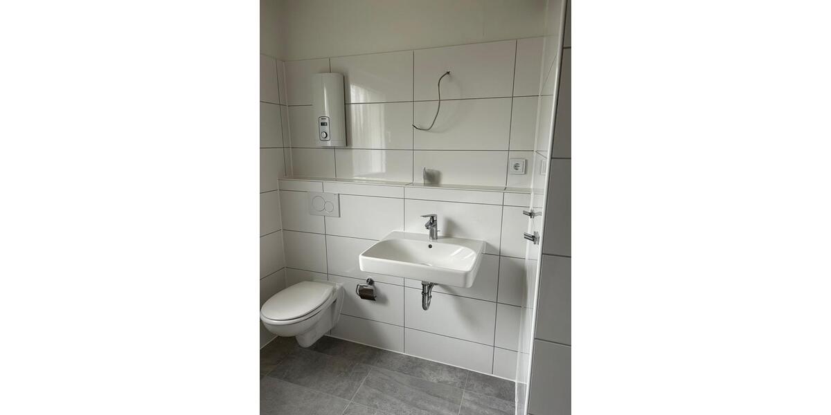 Erdgeschoßwohnung Niederkassel - 2 Zimmer, 100 m&sup2;, 1.600&euro; | Angebot:26120924