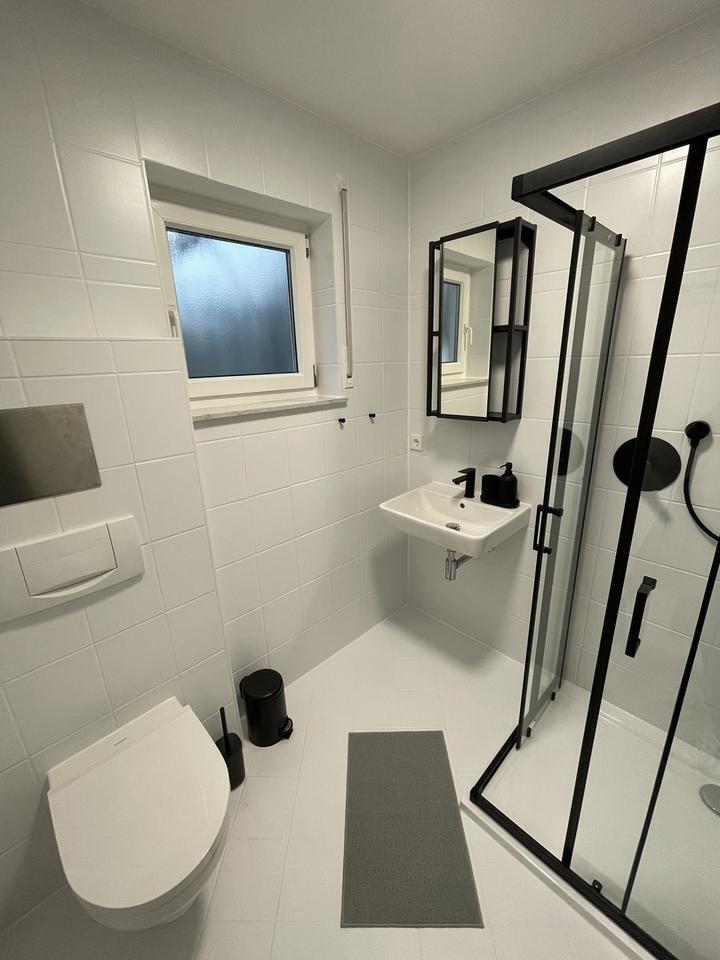 Möblierte 1-Zi. Whg. mit Stellplatz, Einbauküche und Balkon in Reutlinge 1 zimmer