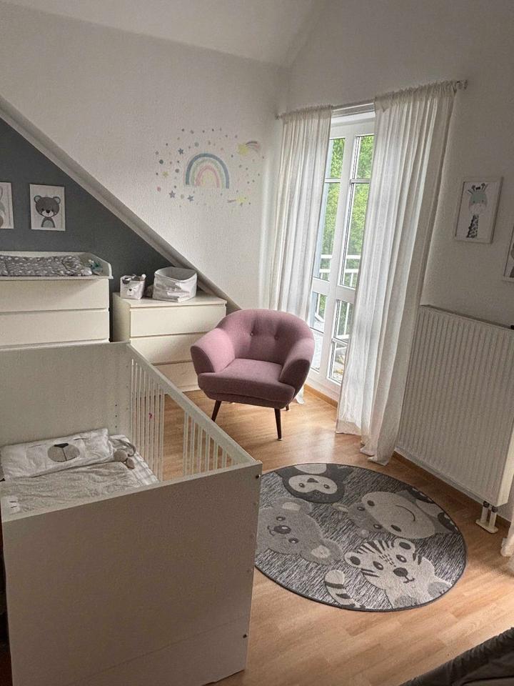 4 Zimmer DG Wohnung, 2 Balkone, Gäste WC, Keller, Bad