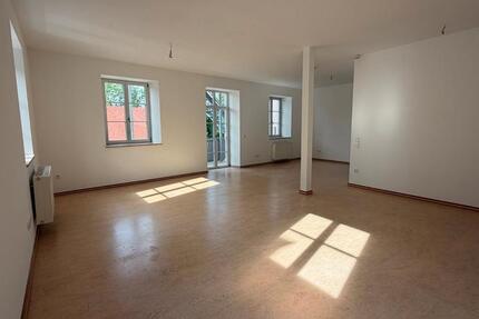 Wohnung Neuötting - 2 Zimmer, 92 m&sup2;, 860&euro; | Angebot:26675800