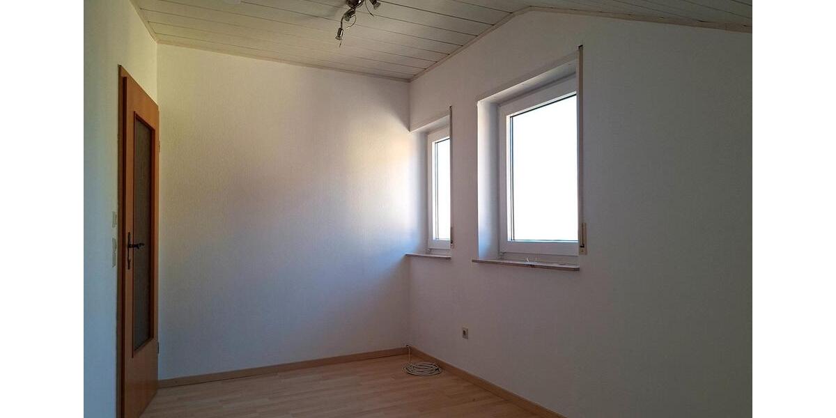 Dachgeschoßwohnung Sinsheim - 3 Zimmer, 77 m&sup2;, 720&euro; | Angebot:26166083