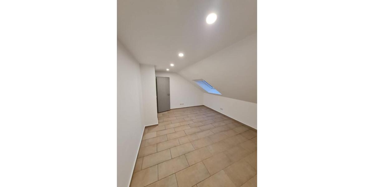 Dachgeschoßwohnung Duisburg Hamborn - 3 Zimmer, 93 m&sup2;, 950&euro; | Angebot:24612577