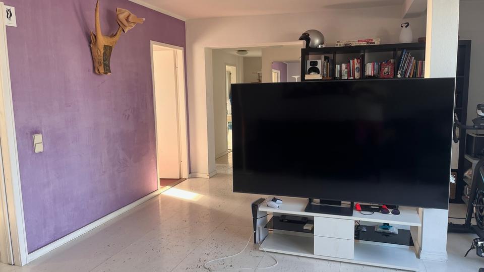 Helle, möblierte DG-Wohnung im Kiez. Ab 15.10 befristet für 7 Mo.