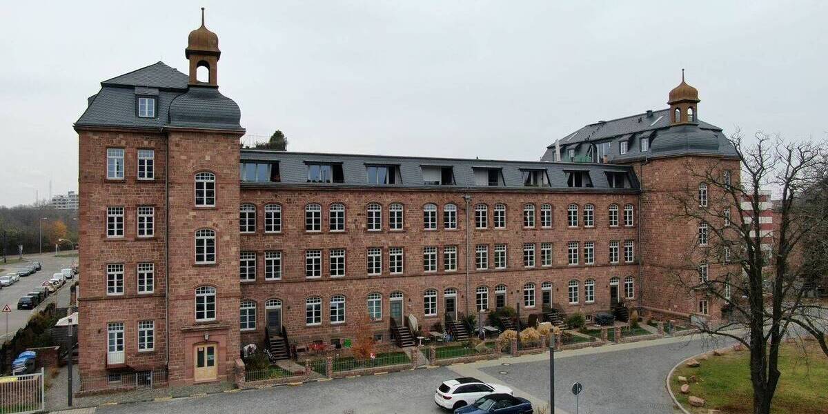 Kasernenarchitektur neu interpretiert - großzügiges Wohnen im Turley-Quartier 4 zimmer