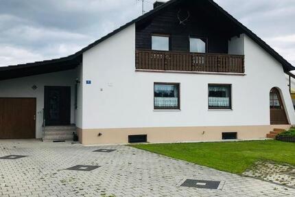 Zweifamilienhaus zur Miete 7 zimmer