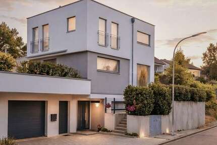 Haus zum Mieten in Regensburg 2.980 € 183 m² 6 zimmer