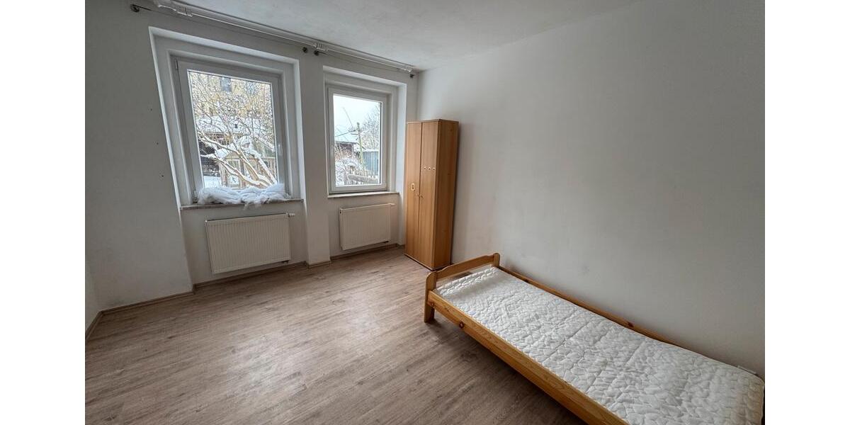 Etagenwohnung Selb - 4 Zimmer, 94 m&sup2;, 225&euro; | Angebot:24770165