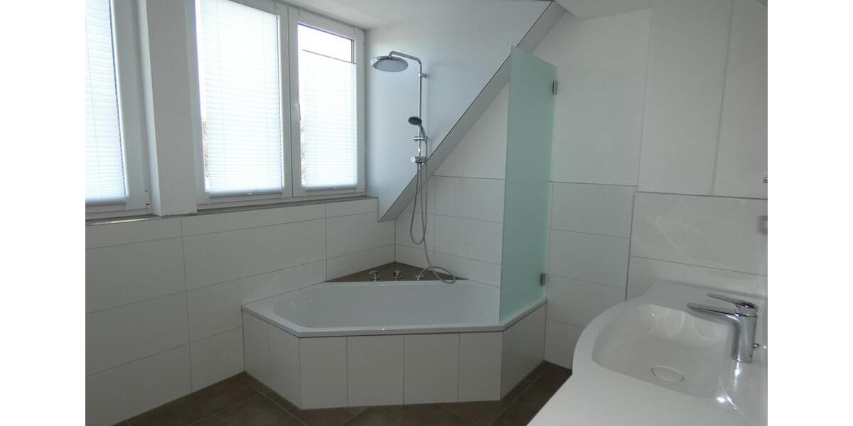 Dachgeschoßwohnung Finningen - 3 Zimmer, 126 m&sup2;, 820&euro; | Angebot:24865096