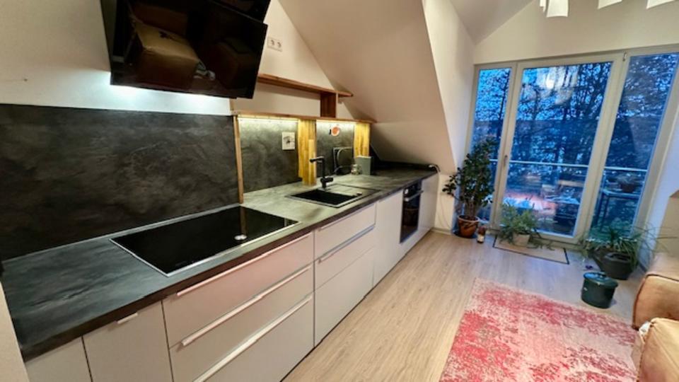 Dachgeschoßwohnung Erfurt Hochheim - 2 Zimmer, 100 m&sup2;, 1.500&euro; | Angebot:25650095