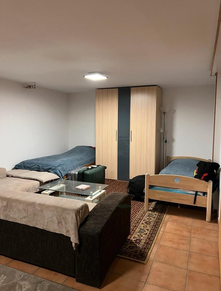 Möblierte 1 Zimmer Souterrain Wohnung ideal für 2 Studenten zimmer