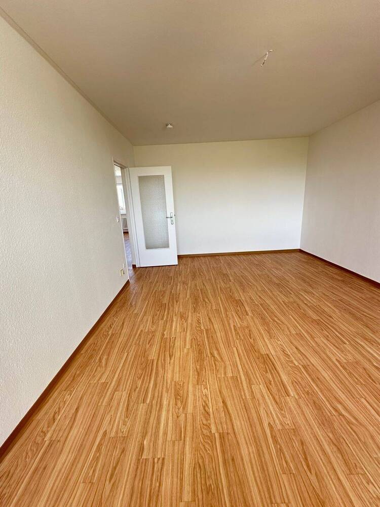 **MODERNISIERTE 3 Zimmer Wohnung MIT BALKON UND NEUEM WANNENBAD**