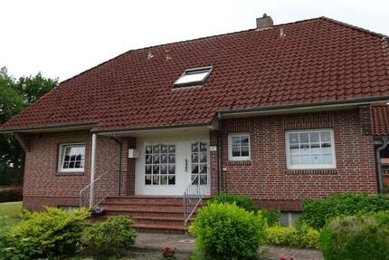 2,5-Zimmer-Dachgeschosswohnung mit Einbauküche und Carport im Wildenloh Stadtgrenze zu Oldenburg zimmer
