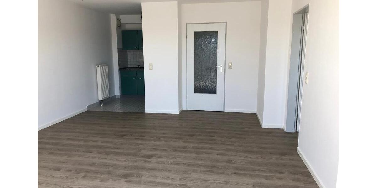 Attraktive, helle 2-Zimmerwohnung mit Südbalkon und Tiefgarage zimmer