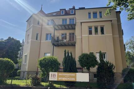 Liebevoll und modern sanierte Wohnung im Erstbezug! Erker, Fußbodenheizung, Parkett! 3 zimmer