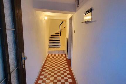 Haus Beselich - 6 Zimmer, 90 m&sup2;, 700&euro; | Angebot:24881877