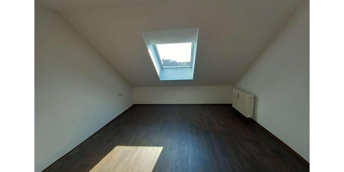 Dachgeschoßwohnung Rehau - 3 Zimmer, 65 m&sup2;, 400&euro; | Angebot:26253173