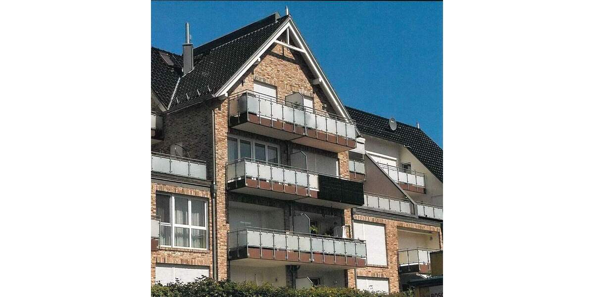 Lichtdurchflutete 3-Zimmer-Wohnung mit Süd-Balkon Tiefgaragenstellpatz möbliert offene EBK Wirtschaftsraum ab sofort verfügbar 3 zimmer