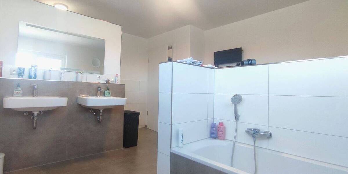 Einfamilienhaus Oberreichenbach - 5 Zimmer, 177 m&sup2;, 2.800&euro; | Angebot:26657299