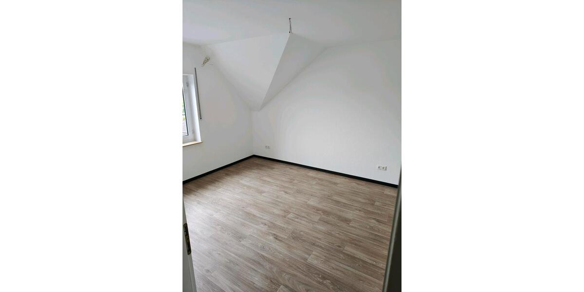 Dachgeschoßwohnung Lennestadt - 3 Zimmer, 70 m&sup2;, 500&euro; | Angebot:26690656