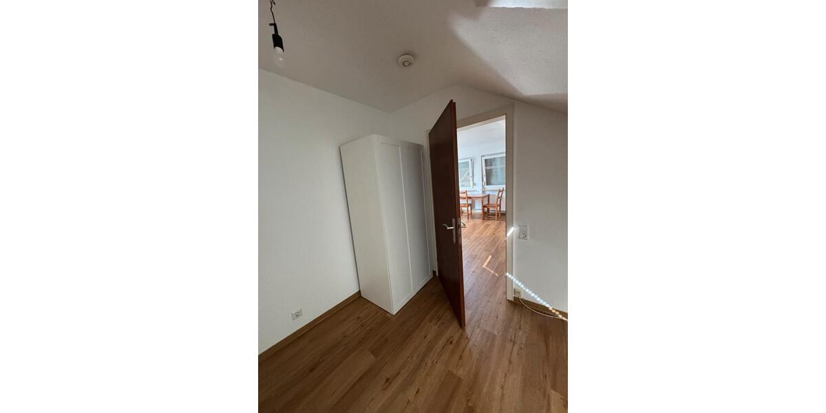 Dachgeschoßwohnung Stuttgart Feuerbach - 1 Zimmer, 28 m&sup2;, 900&euro; | Angebot:26698174