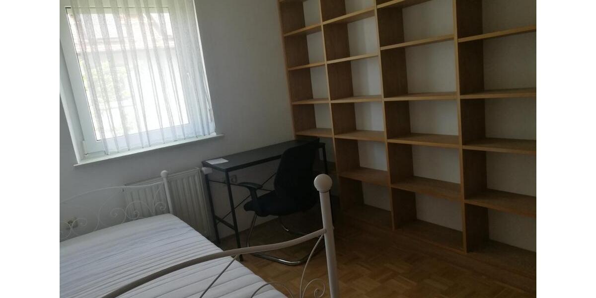 10M² Zimmer von 4er WG-Wohnung in Neutraubling ab 01.02.2026 frei 1 zimmer