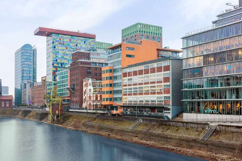Büro in Düsseldorf 2.800 € 77 m²
