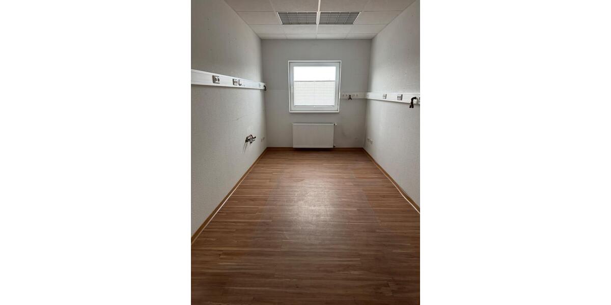 Gewerbeobjekt Wiefelstede - 1.700&euro; | Angebot:24869582