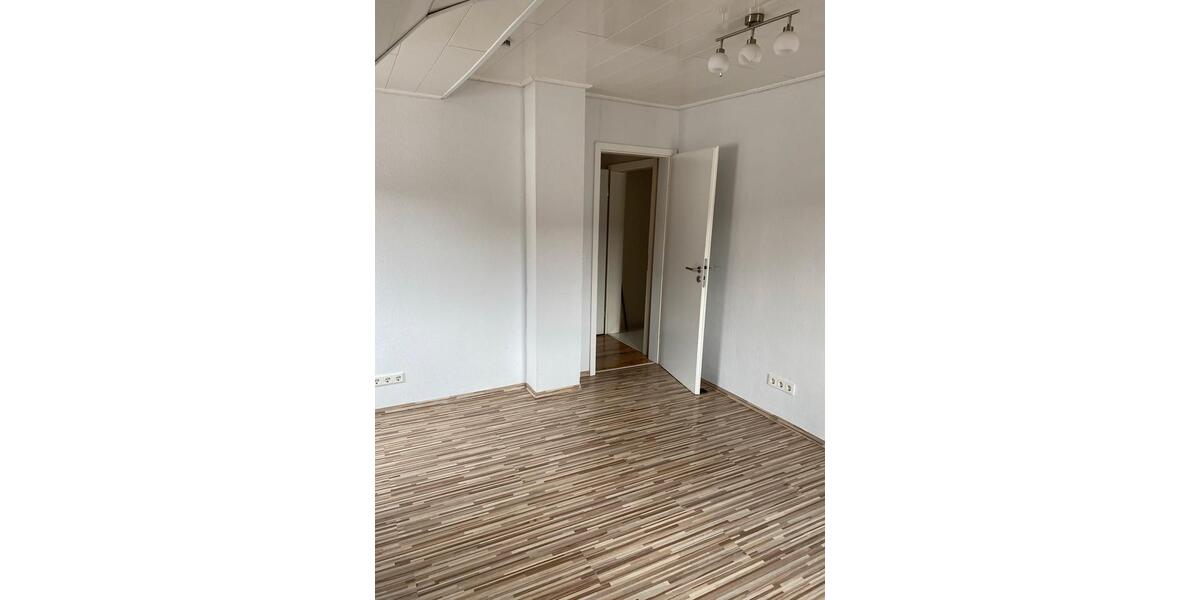 Dachgeschoßwohnung Hargesheim - 3 Zimmer, 75 m&sup2;, 830&euro; | Angebot:26041431