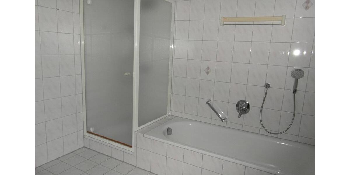 2-Zimmer-Wohnung (1. OG) in Graben mit Balkon und Garage 2 zimmer