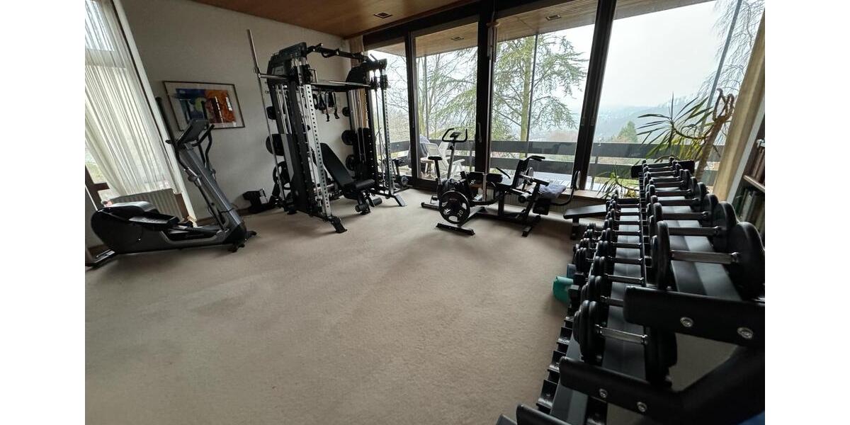 Wohnen auf Zeit Gummersbach - 8 Zimmer, 238 m&sup2;, 300&euro; | Angebot:24698416