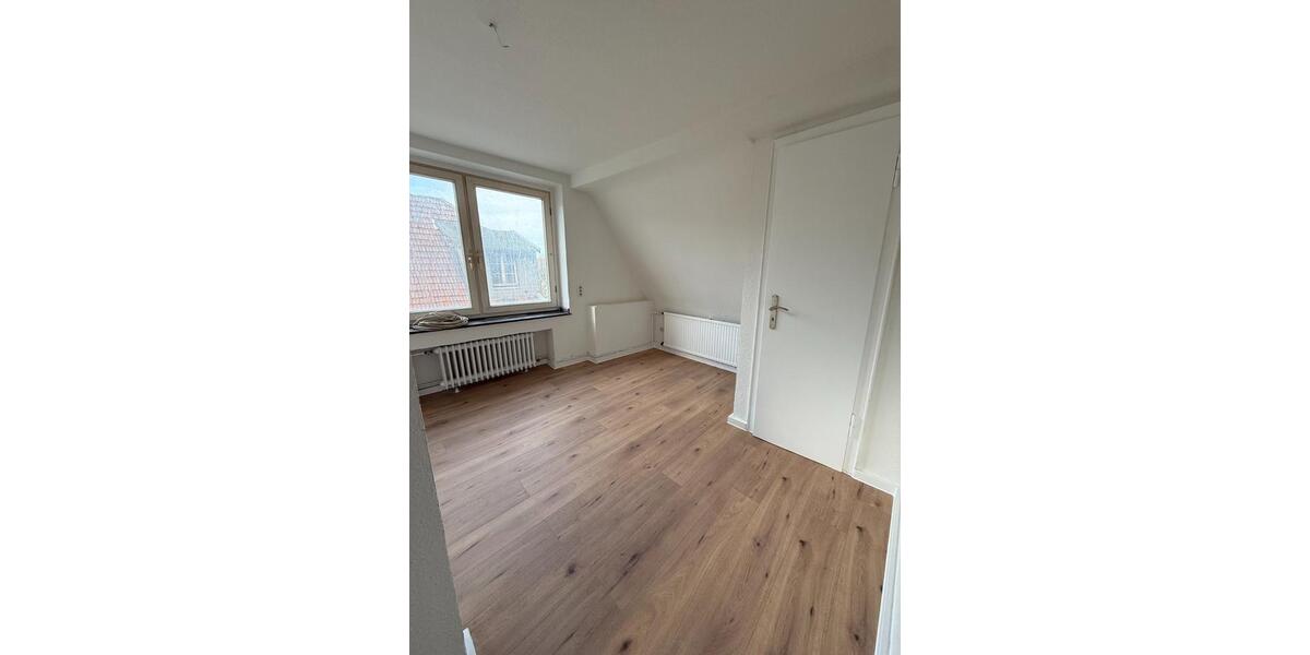 Dachgeschoßwohnung Gelsenkirchen - 2 Zimmer, 85 m&sup2;, 460&euro; | Angebot:25418936