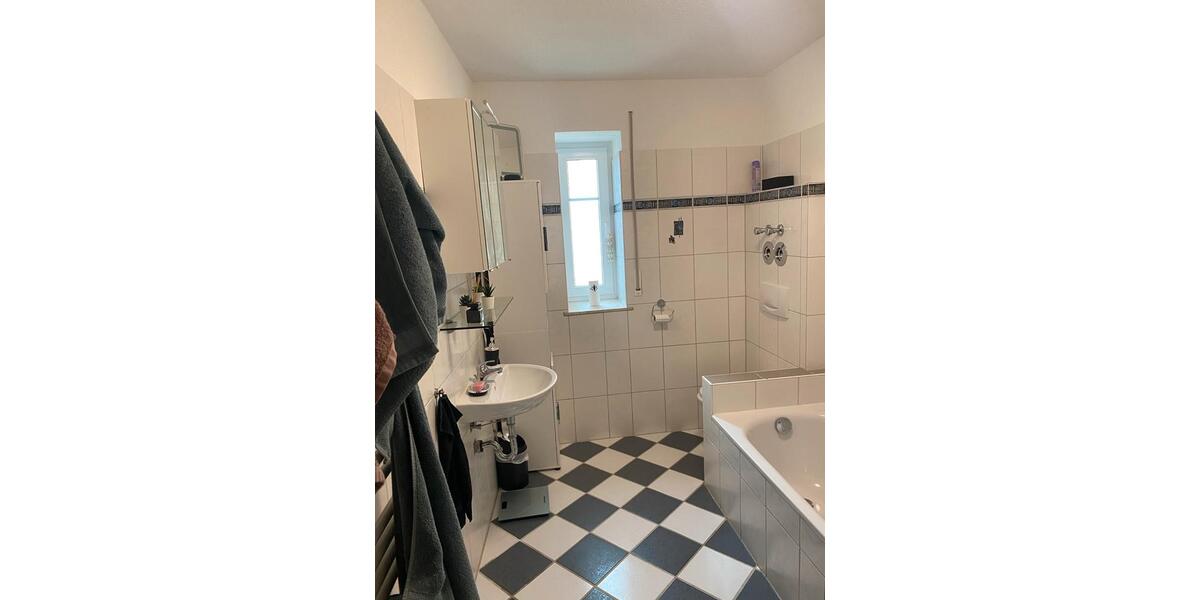 Etagenwohnung Kenn - 2 Zimmer, 116 m&sup2;, 900&euro; | Angebot:26447721