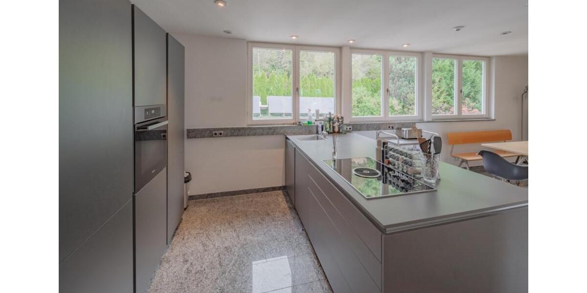 Außergewöhnliche Wohnung an bester Lage 6 zimmer