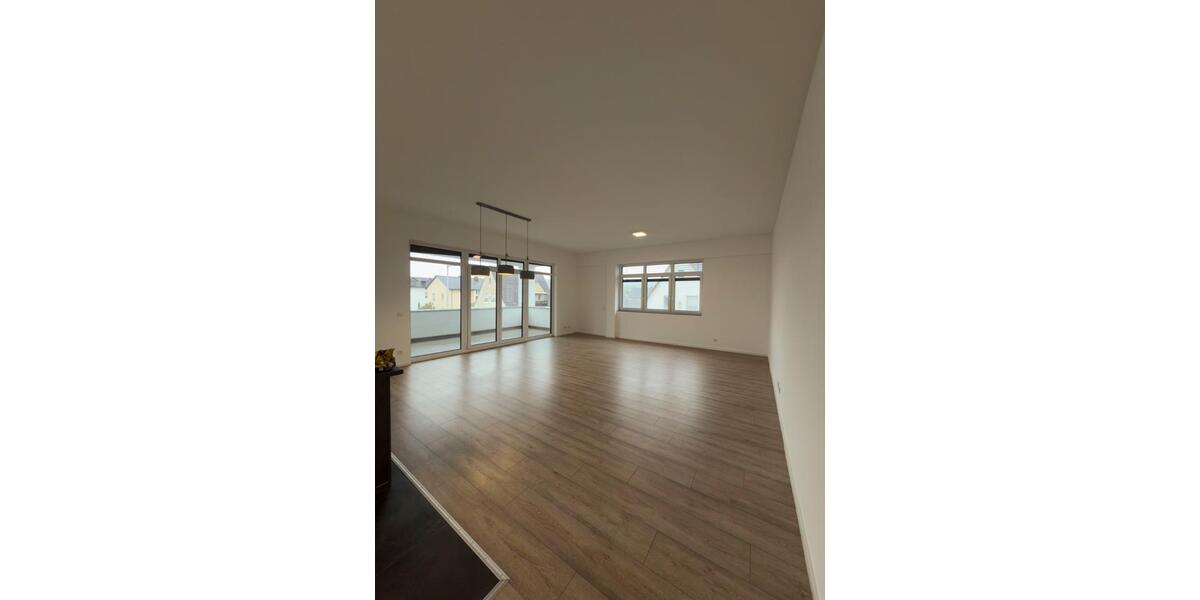 Etagenwohnung Großwallstadt - 4 Zimmer, 174 m&sup2;, 1.740&euro; | Angebot:25342133