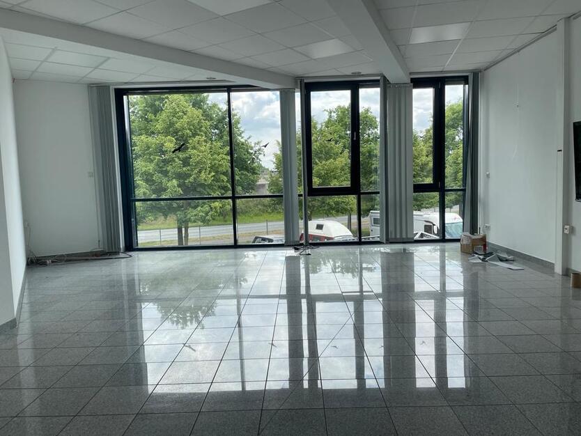 Büro 180 qm im ersten Stock