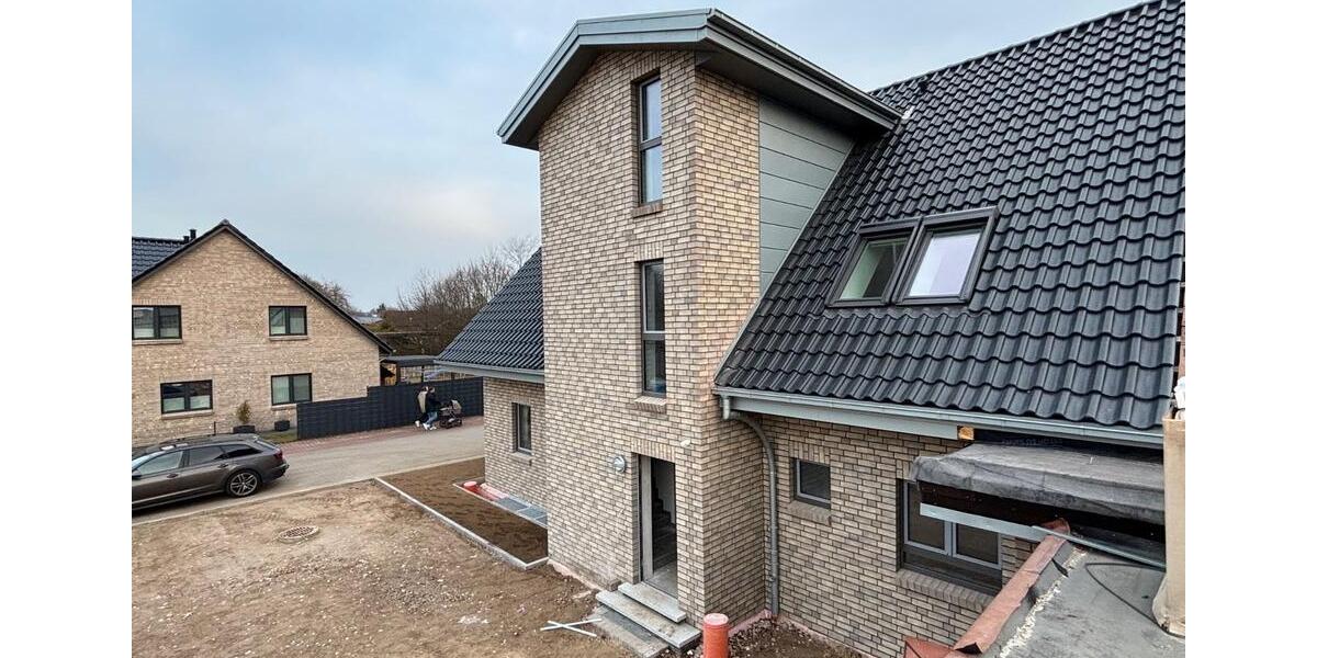 Dachgeschoßwohnung Groß Kummerfeld - 4 Zimmer, 123 m&sup2;, 1.726&euro; | Angebot:25441853