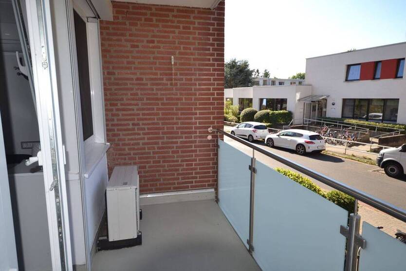 HVV Immobilien: Moderne, super ausgestattete 1,5 Zimmer-ObergeschossWohnung mit Balkon in zentral gelegener Lage zu vermieten!